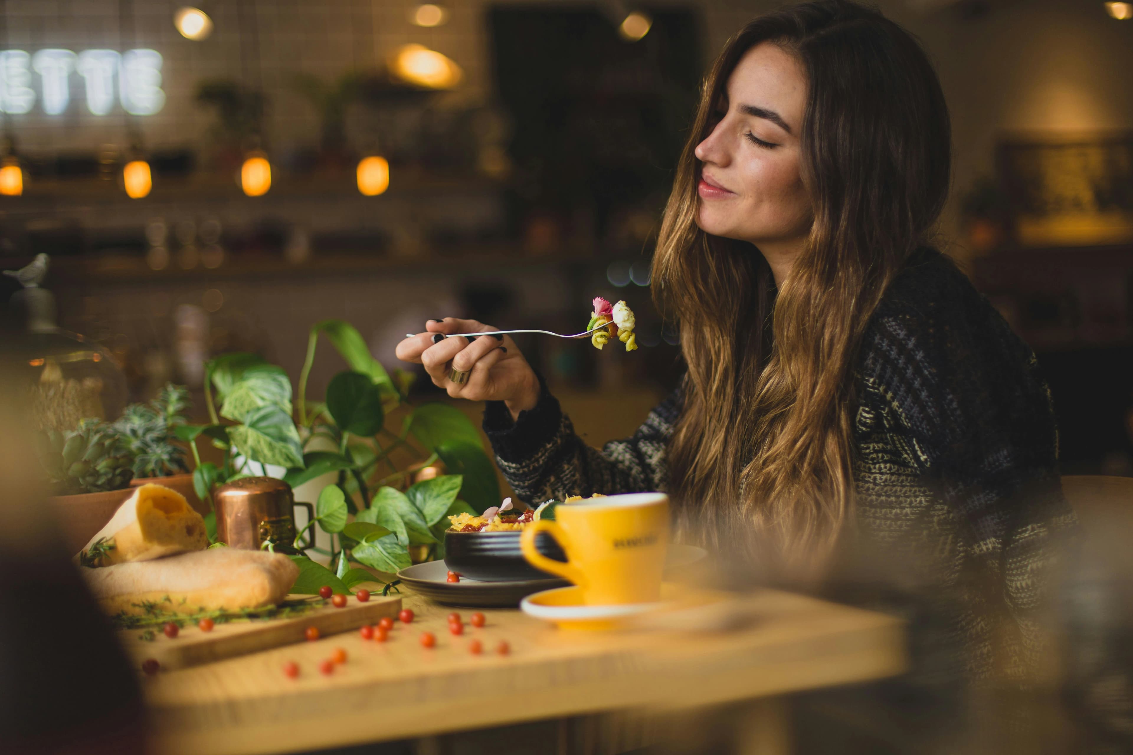 Mindful Eating Explained: How to Enjoy Food and Improve Your Health